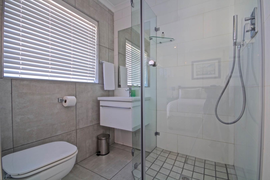 To Let 5 Bedroom Property for Rent in Sunset Beach Western Cape